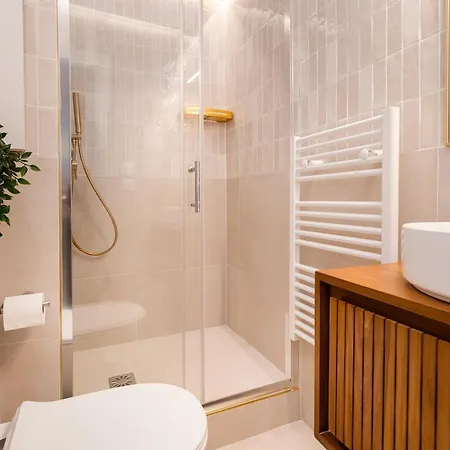 Stunning Tiny - 5 Min To Eiffel Tower - Free Off-site Parking *