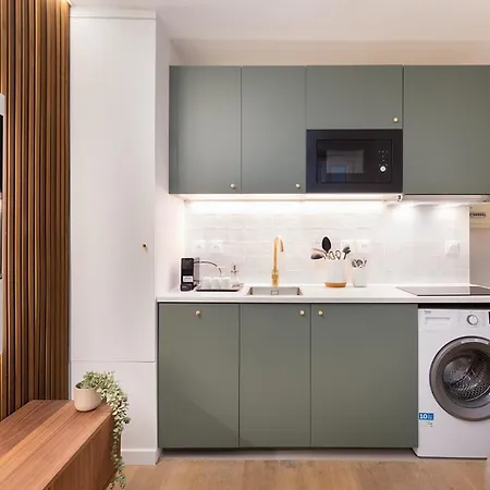 Stunning Tiny - 5 Min To Eiffel Tower - Sleeps 2p Paris