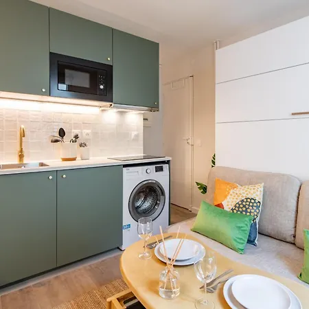 Stunning Tiny - 5 Min To Eiffel Tower - Sleeps 2p * Paris