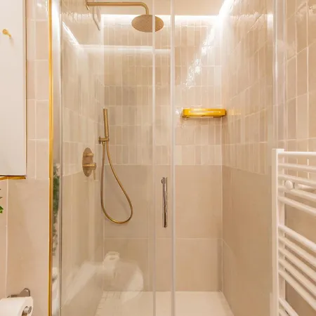 Stunning Tiny - 5 Min To Eiffel Tower - Sleeps 2p Paris