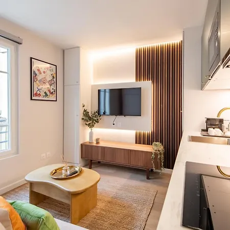 Stunning Tiny - 5 Min To Eiffel Tower - Sleeps 2p Paris