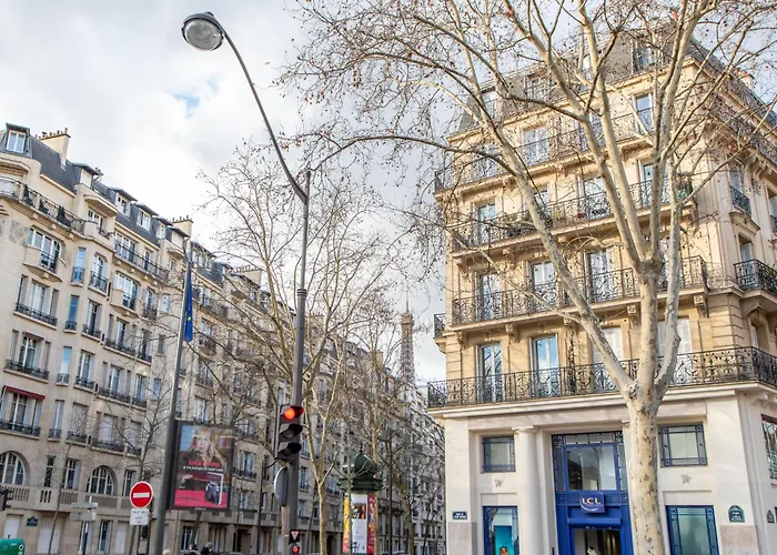 Stunning Tiny - 5 Min To Eiffel Tower - Free Off-site Parking * Paris