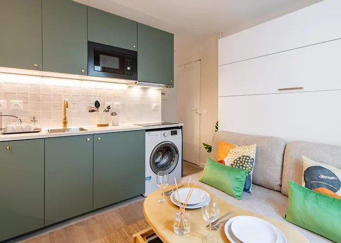 Stunning Tiny - 5 Min To Eiffel Tower - Free Off-site Parking * Paris