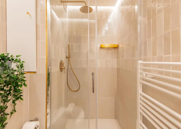 Stunning Tiny - 5 Min To Eiffel Tower - Free Off-site Parking Paris