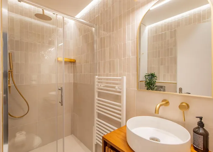 Apartment Stunning Tiny - 5 Min To Eiffel Tower - Free Off-site Parking *