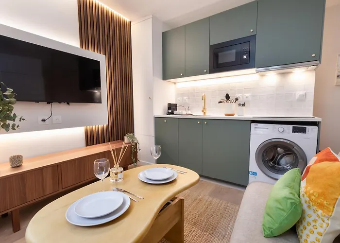 Apartment Stunning Tiny - 5 Min To Eiffel Tower - Free Off-site Parking *