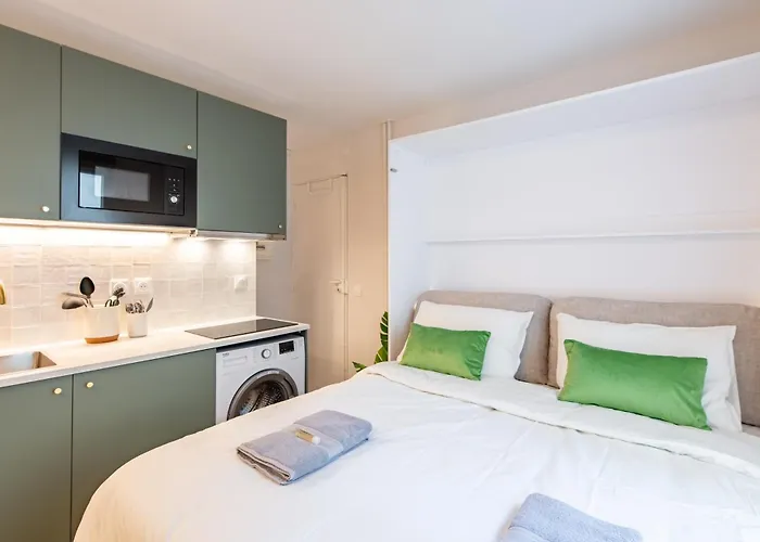 Stunning Tiny - 5 Min To Eiffel Tower - Free Off-site Parking * Paris